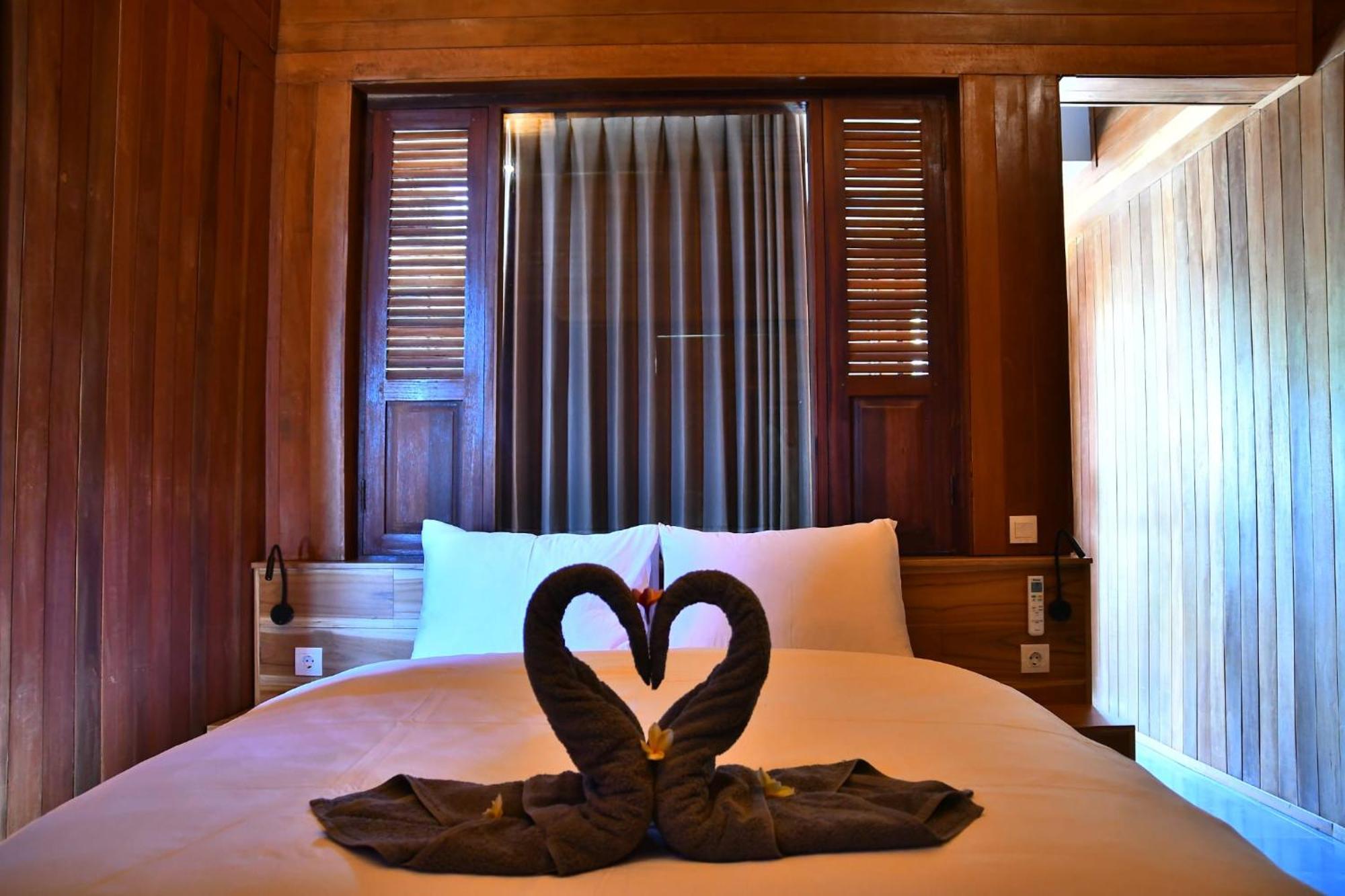 Putra'Lebah Amed Guest House Exterior photo