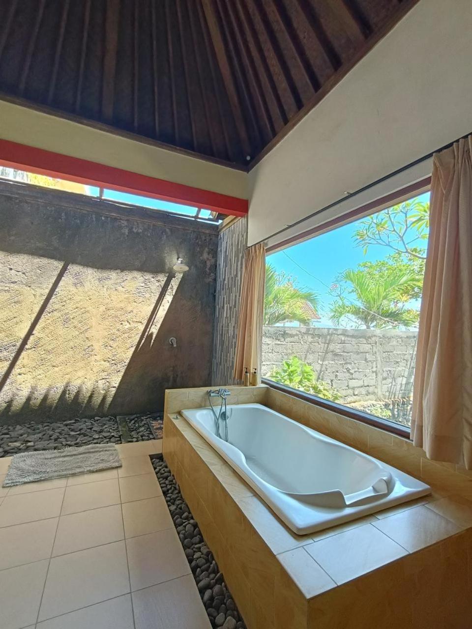 Putra'Lebah Amed Guest House Exterior photo