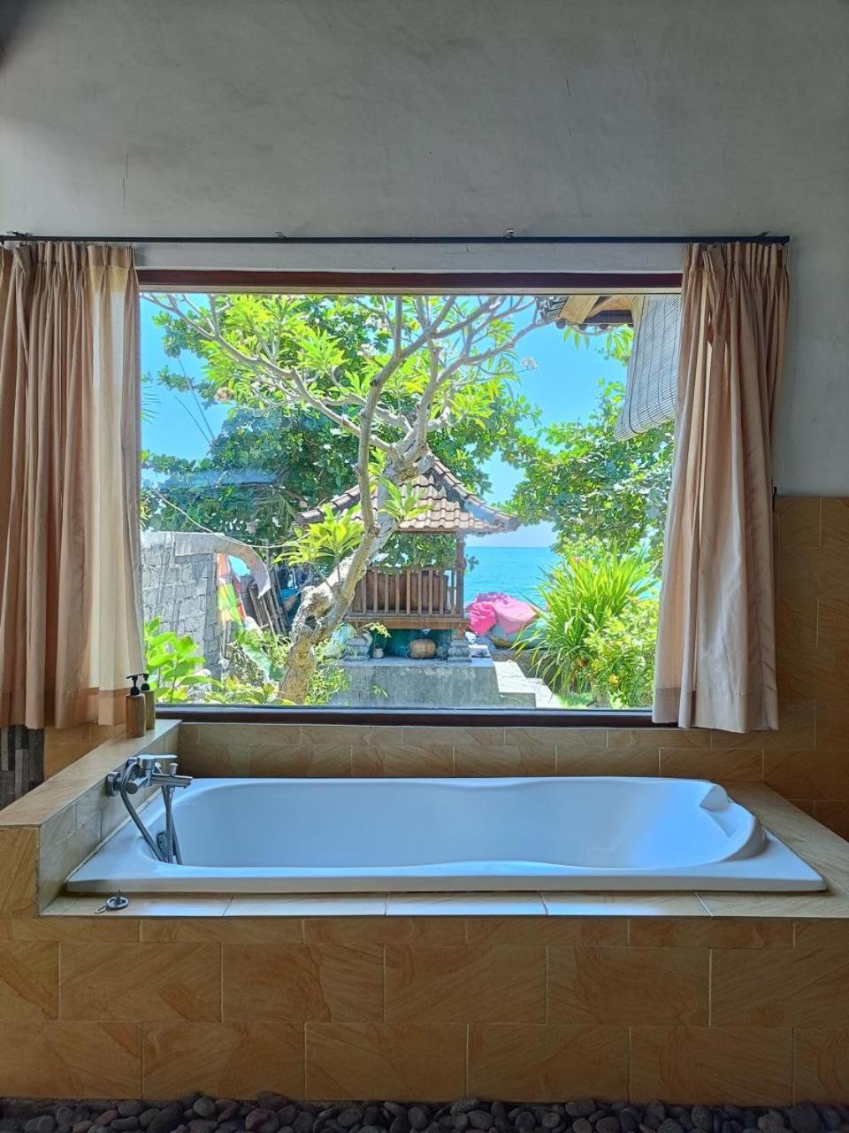 Putra'Lebah Amed Guest House Exterior photo