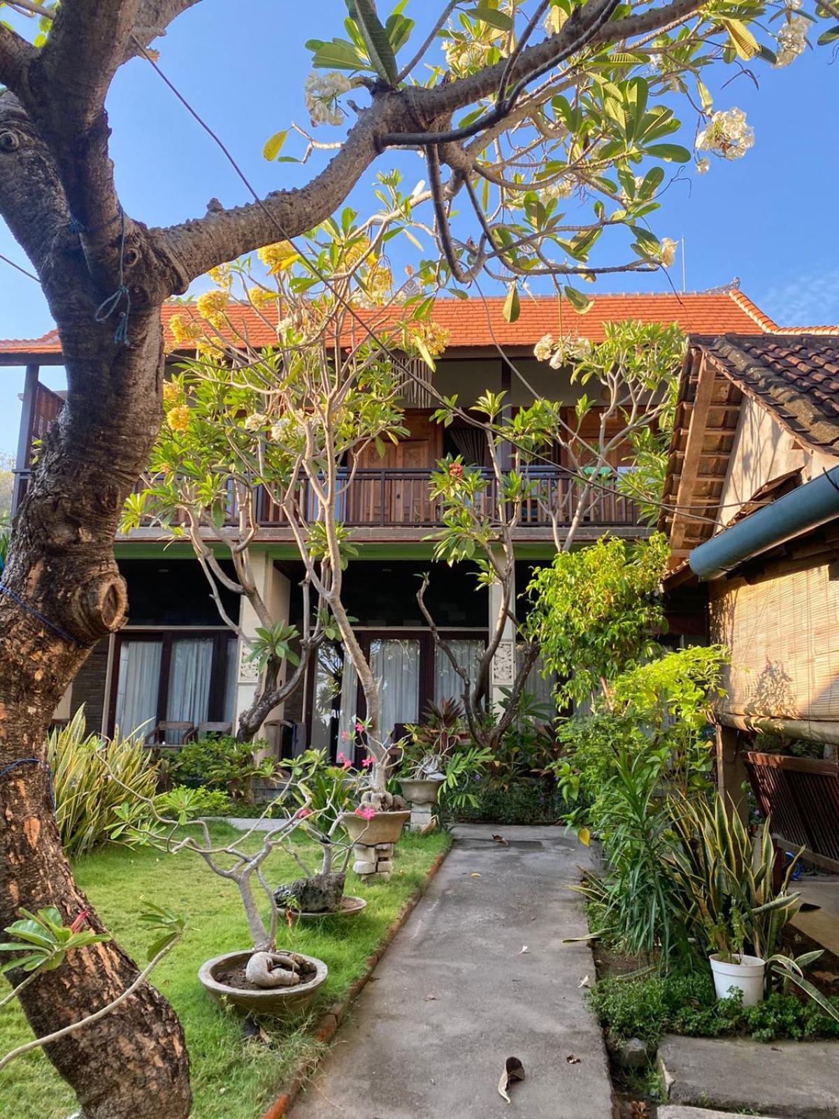 Putra'Lebah Amed Guest House Exterior photo