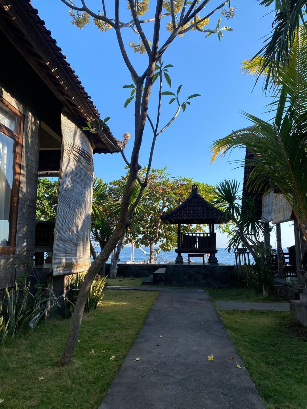 Putra'Lebah Amed Guest House Exterior photo