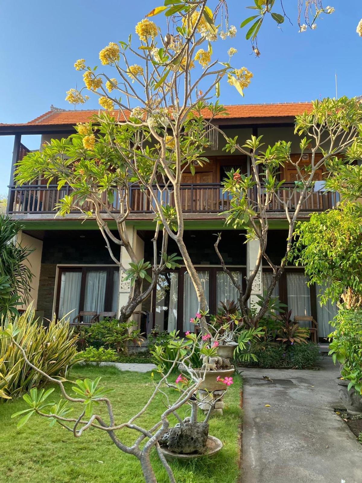 Putra'Lebah Amed Guest House Exterior photo